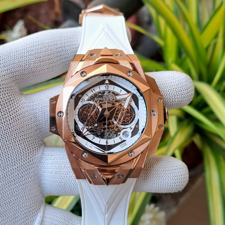 Hublot Big Bang Sang Bleu II first copy men’s watch – 46MM, rosegold case, white strap, chronograph.