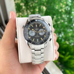 Omega Planet Ocean 600M – gray dial, unidirectional bezel.