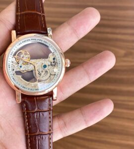 First copy Patek Philippe leather strap – rose gold case, sapphire glass.