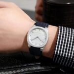 Gucci 25H Stainless Steel Premium Timepiece - Image 3