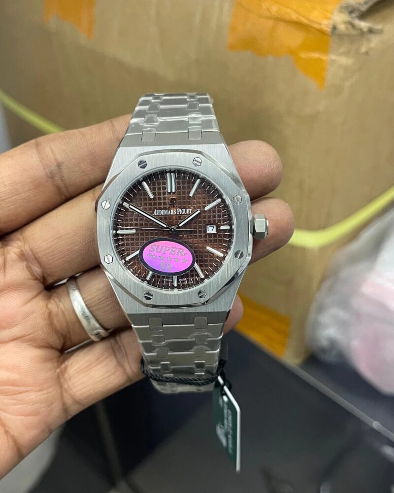 Audemars-Piguet-Royal-Oak-Jumbo-43mm-Silver-Dial-Automatic-1 Audemars Piguet Royal Oak Jumbo 43mm Silver Dial Automatic - Image 1