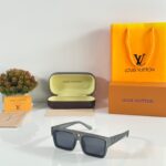 Louis Vuitton Square Black Sunglasses 1984 Plastic