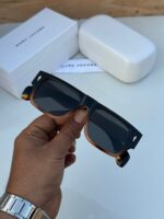 Marc Jacobs Signature Square Gradient Black-Gold Sunglasses - Image 3