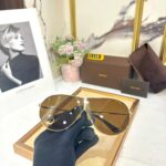 Tomford Unisex Sunglass Black-Grey Frame UV Protection - Image 2